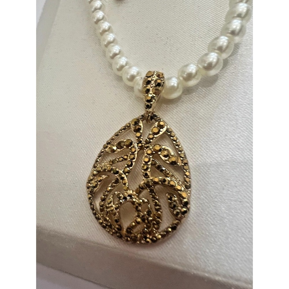 Faux Pearl Necklace & Earrings Gold Tone Pendant Vintage Inspired Bridal Classic - Picture 6 of 10